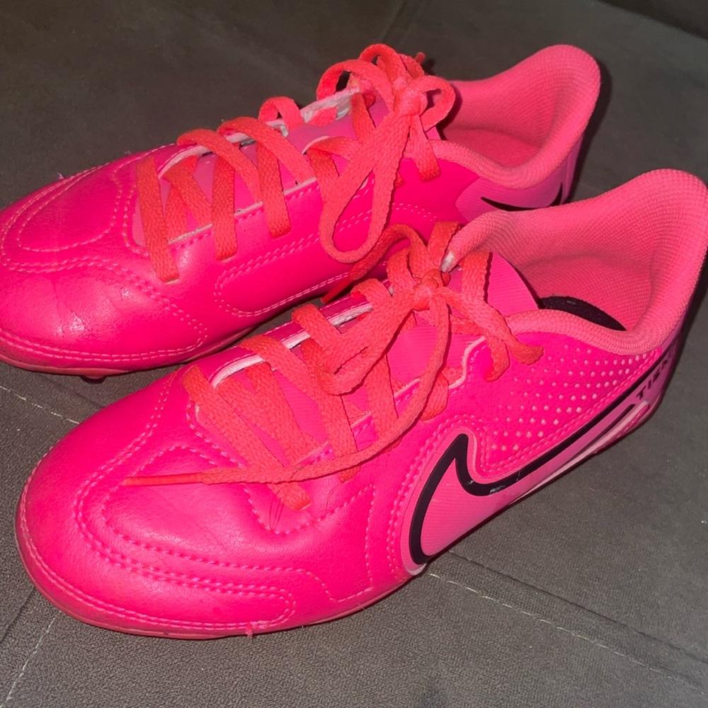 Girls pink cleats. Size 1Y only used for 6 practices